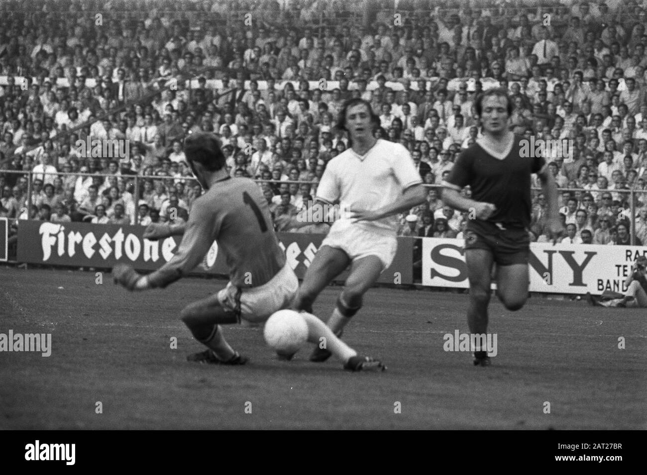 Feyenoord vs PSV 1-0 Date: 22 August 1971 Keywords: sport, football ...