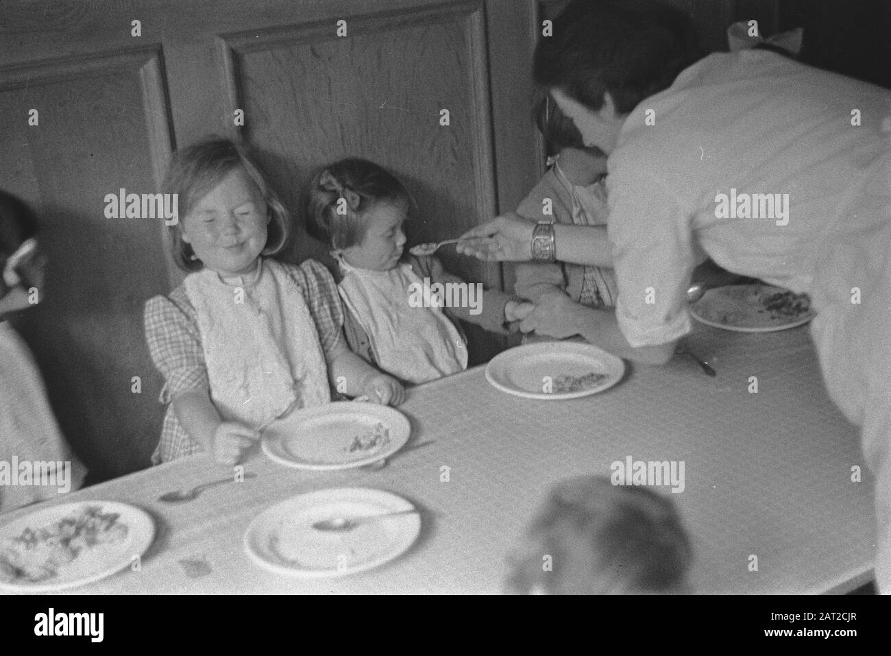 [Photo series childcare cq childcare] Eat it all up and you will be a big girl Date: June 1943 Location: Great Britain Keywords: food, children, childcare, World War II Stock Photo