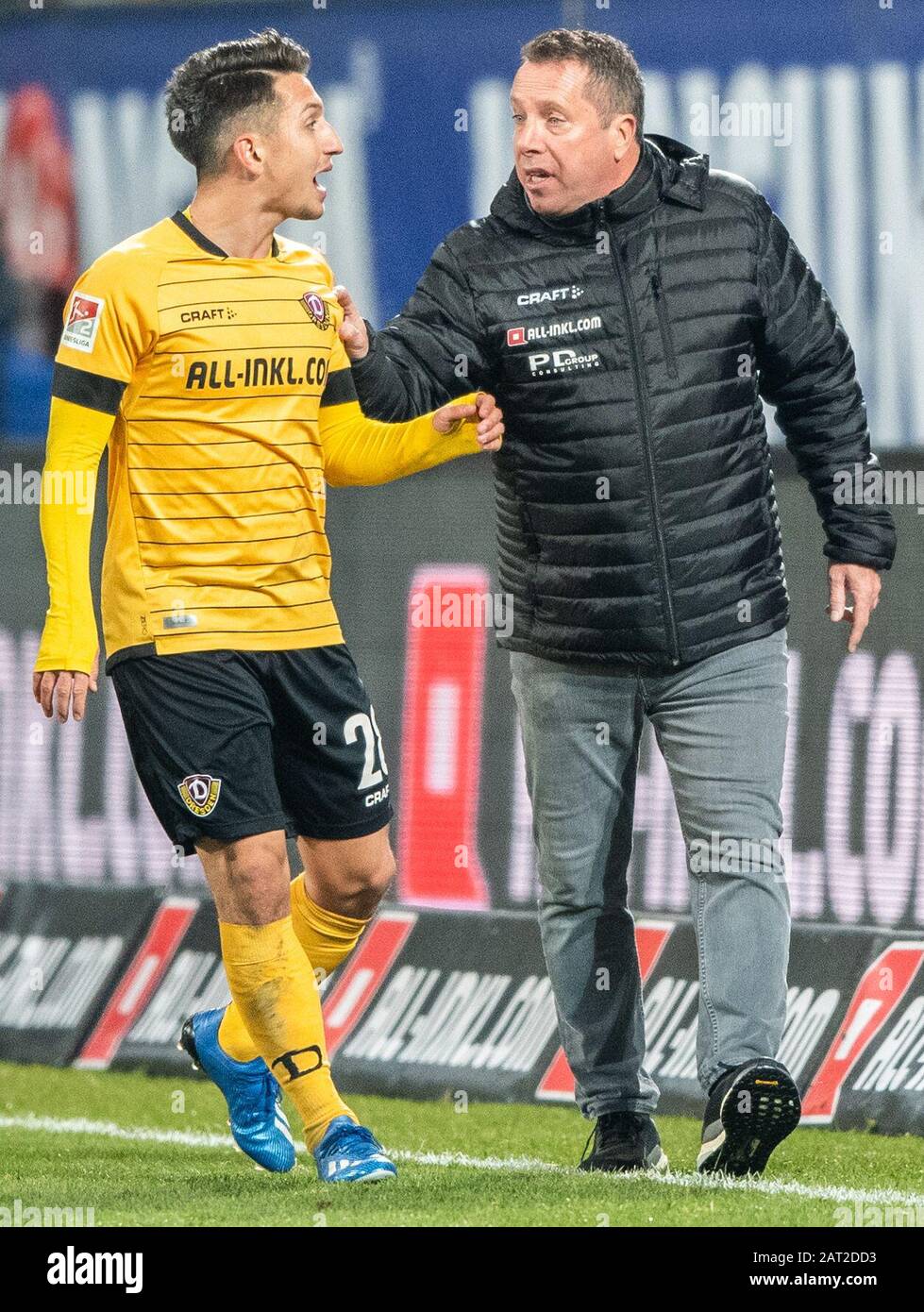 Dresden, Germany. 15th Nov, 2020. Football: 3rd division, SG Dynamo Dresden  - TSV 1860 Munich, 10th matchday, at the Rudolf-Harbig-Stadium Dynamos  Sebastian Mai (l) gesturing next to Yannick Stark. Credit: Robert  Michael/dpa-Zentralbild/dpa/Alamy