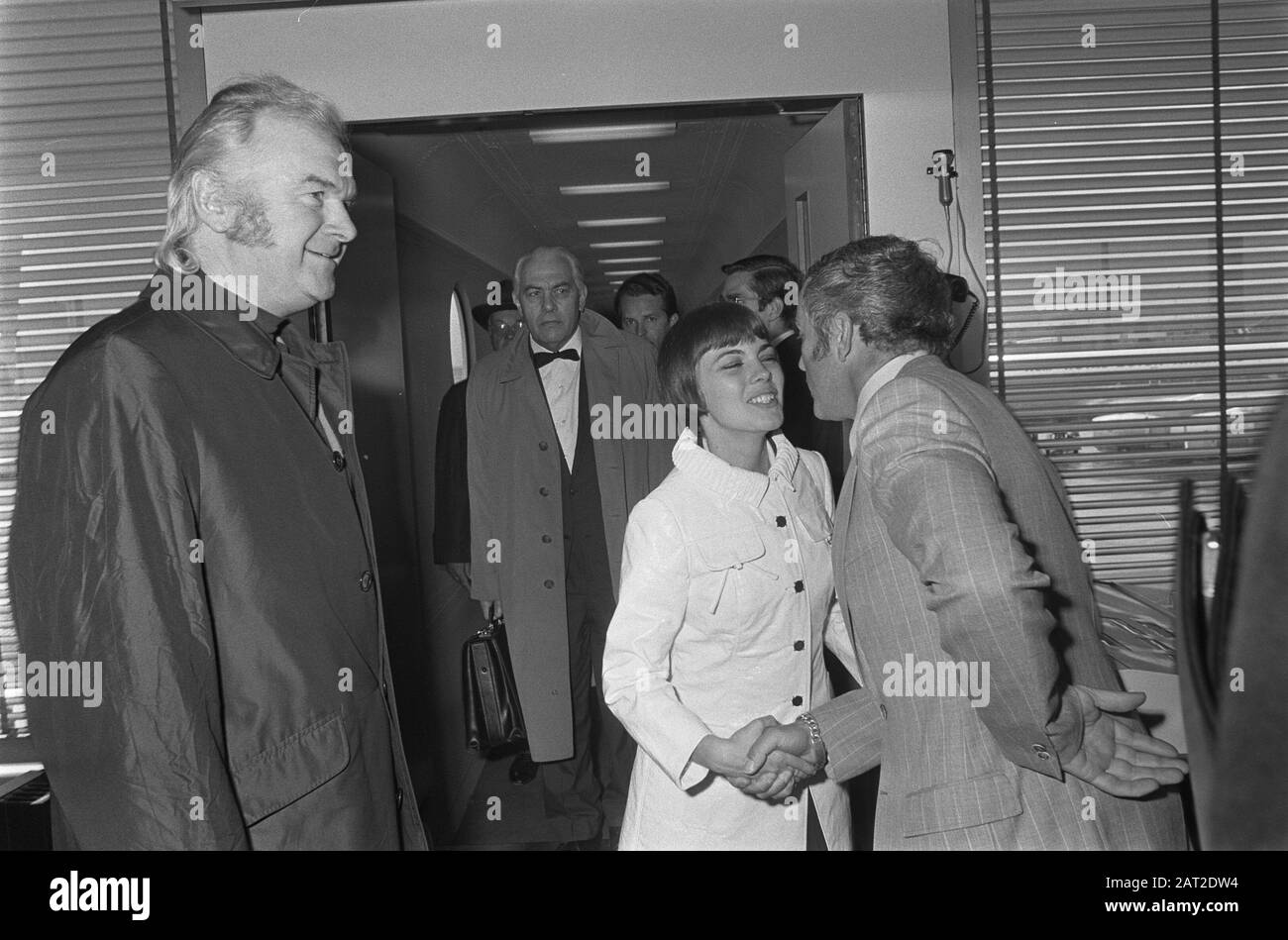 French singer Mireille Mathieu is welcomed at Schiphol Date: 30 June 1970 Location: Amsterdam, Noord-Holland, Schiphol Keywords: arrival and departure, chansonnière, chansons, singers Personal name: Mathieu, Mireille Stock Photo
