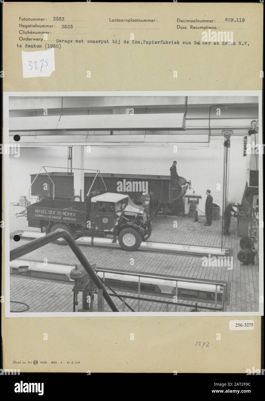 Koninklijke Papierfabriek Van Gelder Zonen in Renkum Garage with lubricating pit at the Royal