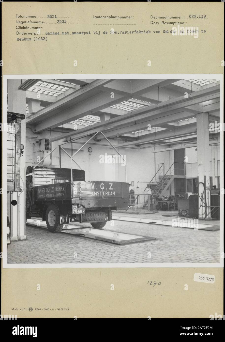 Koninklijke Papierfabriek Van Gelder Zonen in Renkum Garage with lubricating pit at the Royal