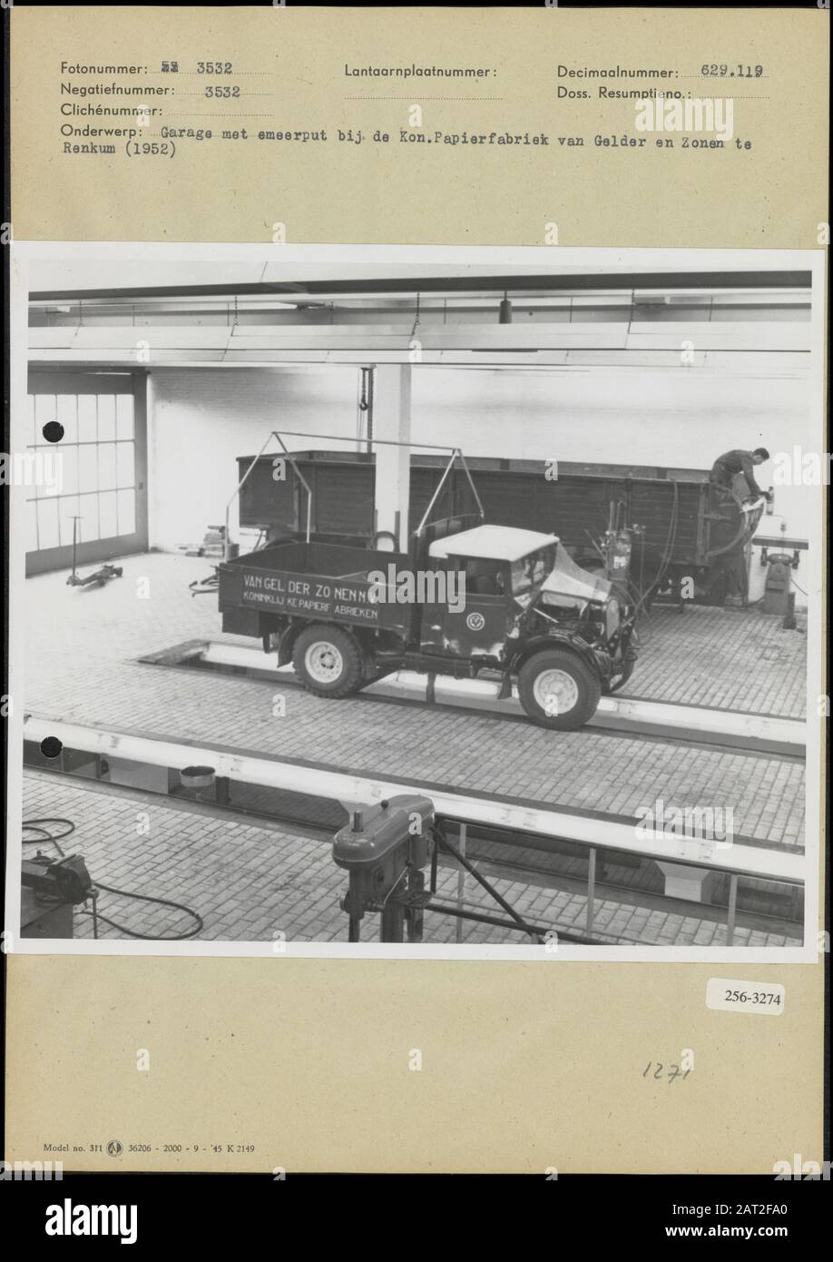 Koninklijke Papierfabriek Van Gelder Zonen in Renkum Garage with lubricating pit at the Royal