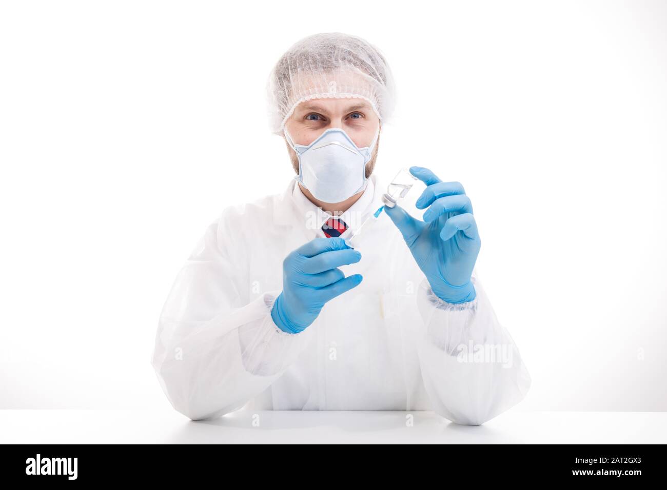 Male medic in mask hi-res stock photography and images - Alamy