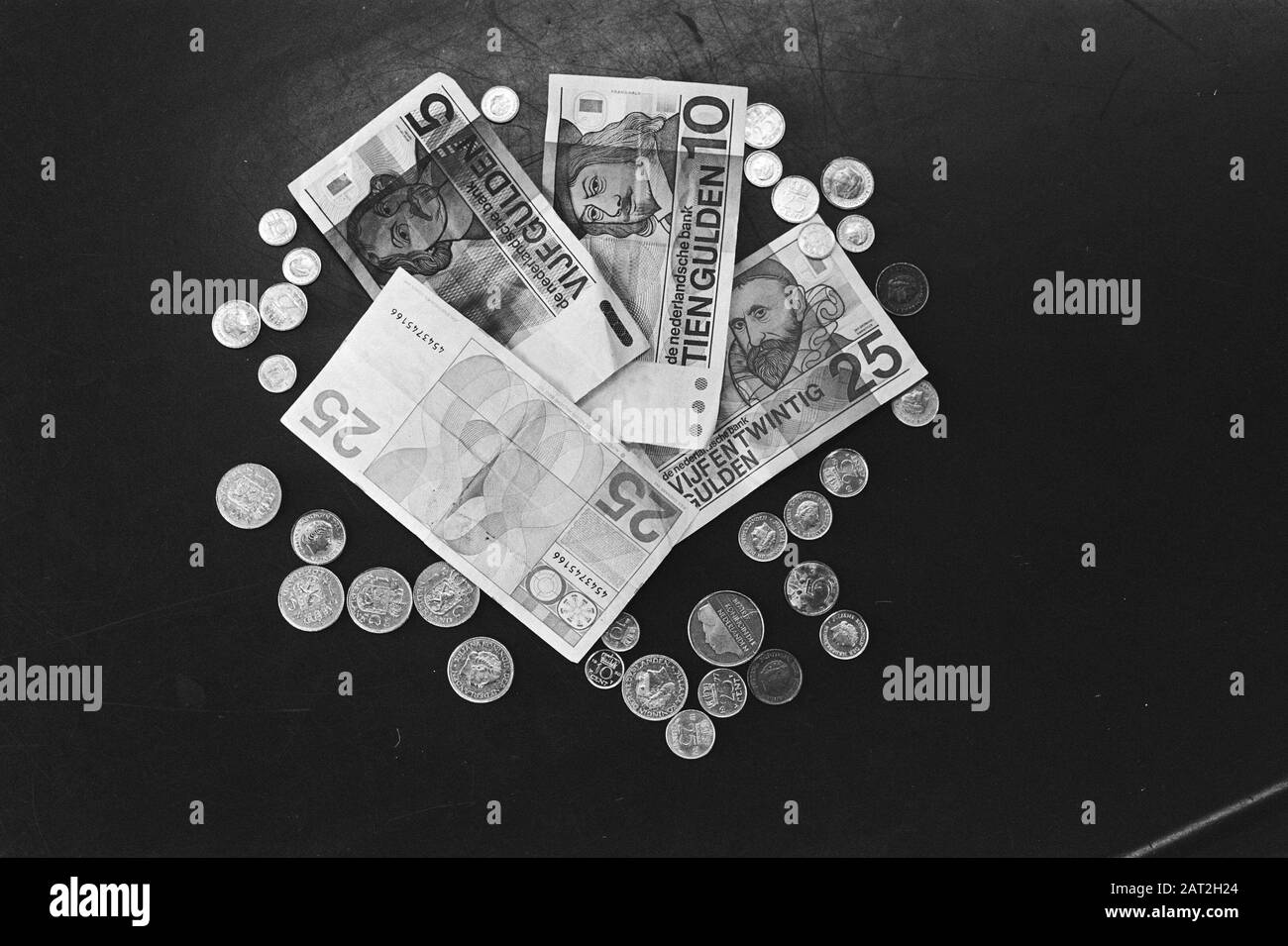 Banknotes coins cash Black and White Stock Photos & Images - Alamy