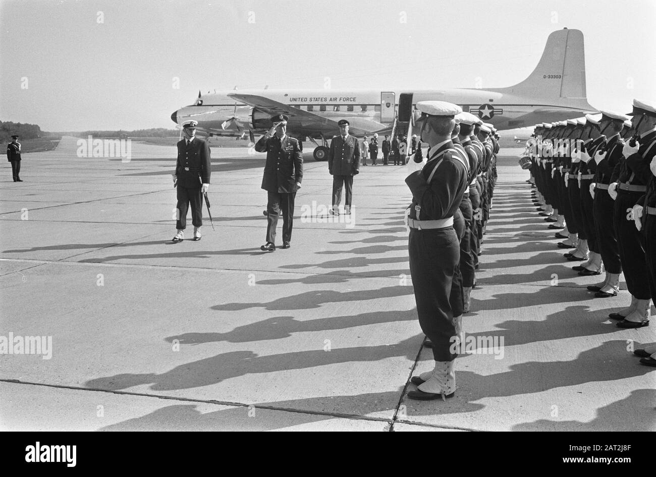 General A. J. Goodpaster, Commander-in-Chief of the Allied Armed Forces in Europe, arrives at Ypenburg: Gen. Goodpaster inspects the honorary guard Date: 8 September 1969 Location: The Hague, Ypenburg, Zuid-Holland Keywords: honorary guards, generals, commanders in chief Stock Photo