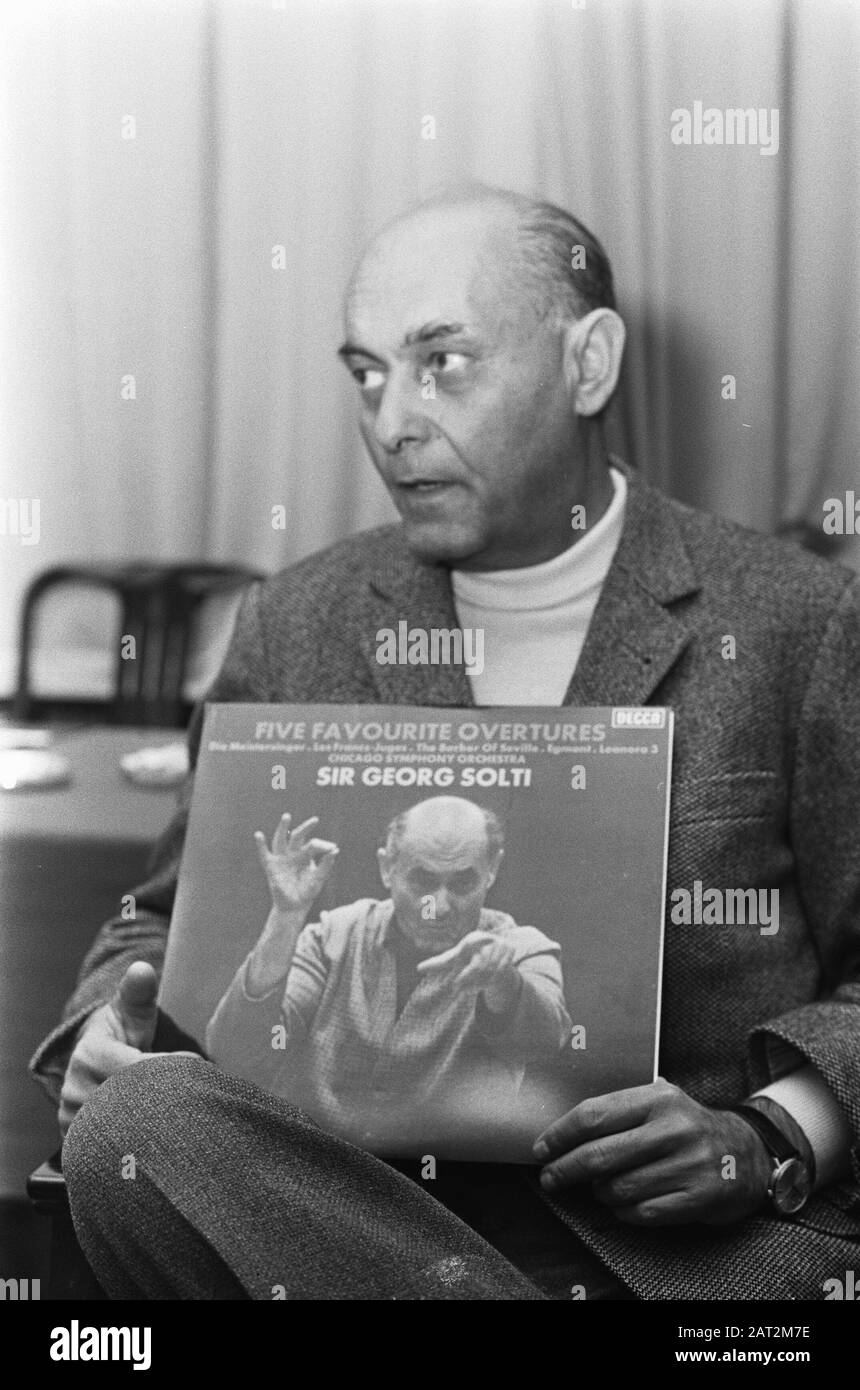 Solti in Amstelhotel; Solti with new gramophone record, nr. 19 Solti with his wife (l
