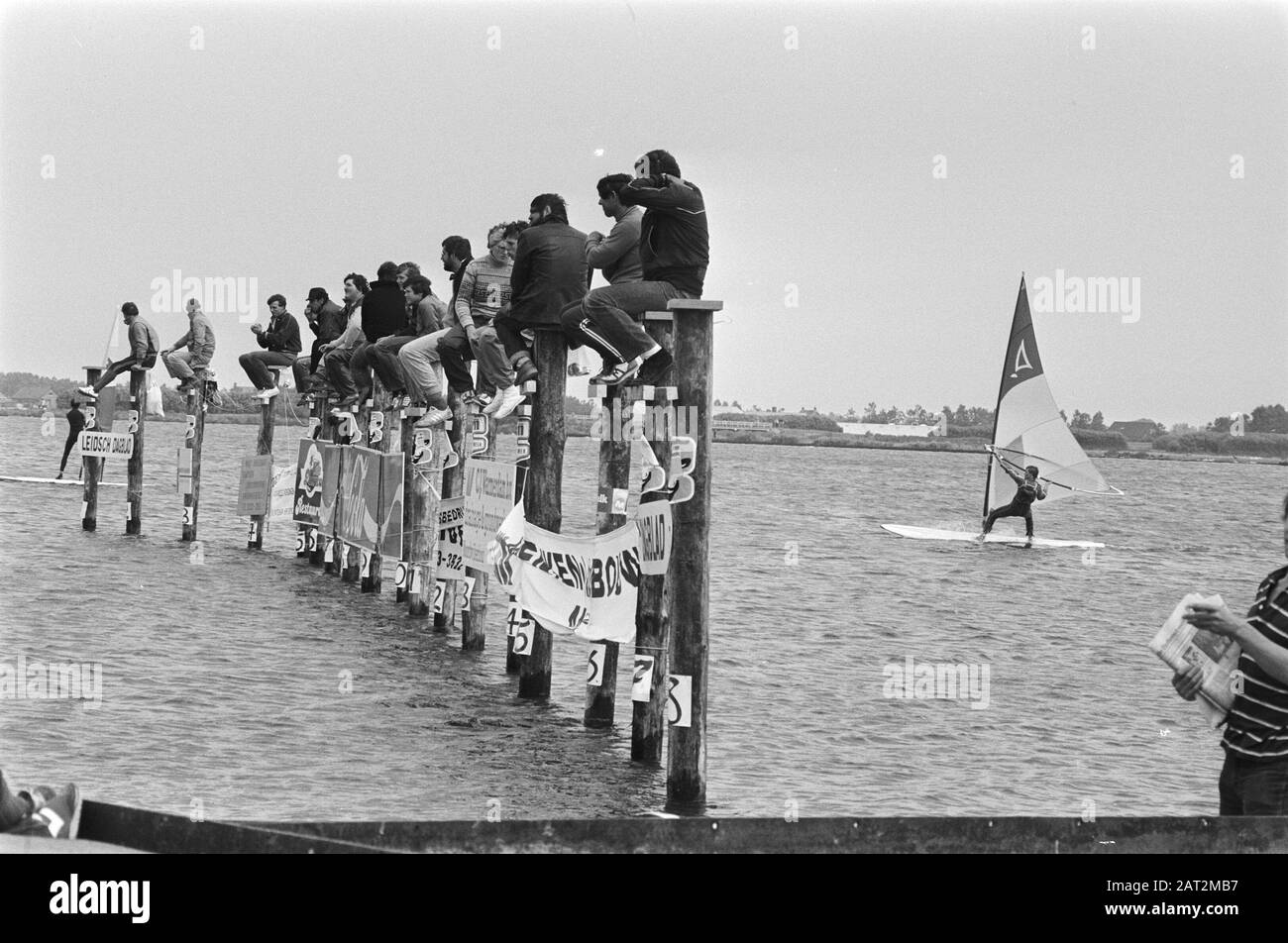 World Championships in Noordwijkerhout; Pole seaters at the Oostduin lake Date: 22 July 1981 Location: Noordwijkerhout, Zuid-Holland Keywords: pole sitten, World Championships Personal Name: MORE Stock Photo