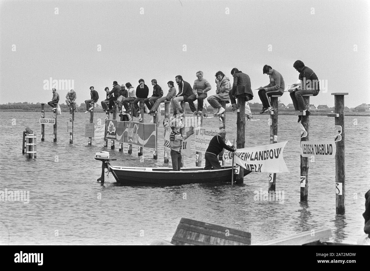 World Championships in Noordwijkerhout; Pole seaters at the Oostduin lake Date: 22 July 1981 Location: Noordwijkerhout, Zuid-Holland Keywords: pole sitten, World Championships Stock Photo