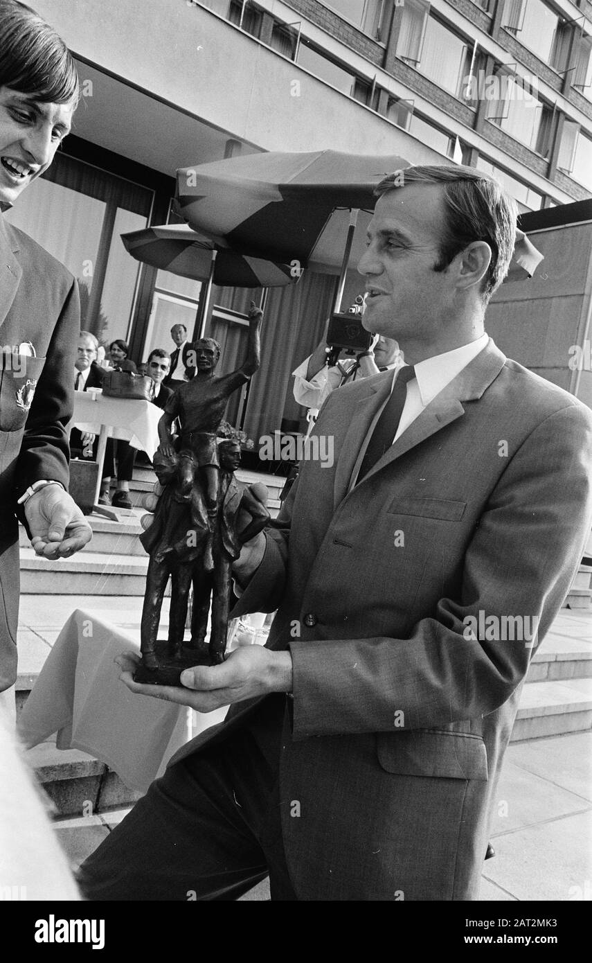 Gert bals poses hires stock photography and images Alamy