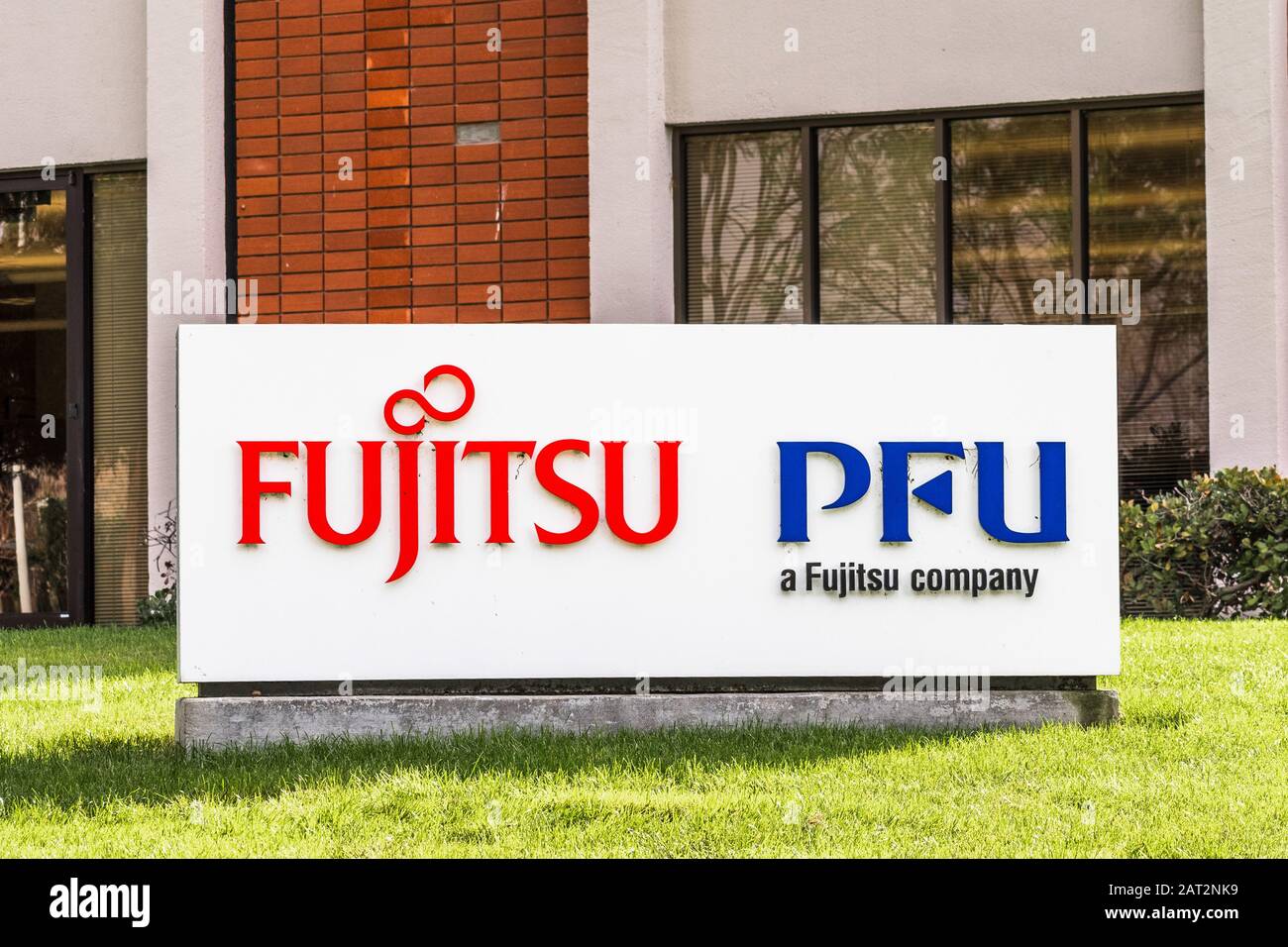 Jan 27, 2020 Sunnyvale / CA / USA - Fujitsu Electronics America headquarters in Silicon Valley; Fujitsu Ltd. is a Japanese multinational information t Stock Photo