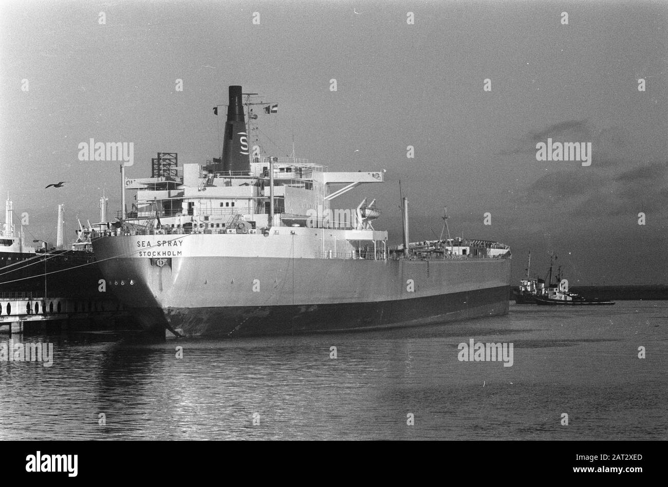 Largest tanker in Europoort, the Sea Spray at the unloading dock Date ...