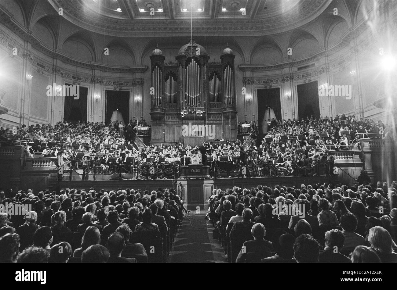 Biggest symphony orchestra (415 men) in connection with 100th Fur Elise broadcast in Concertgebouw; largest symphony orchestra of all time Date: December 10, 1978 Keywords: orchestras, broadcasts Institution name: Concertgebouw Stock Photo