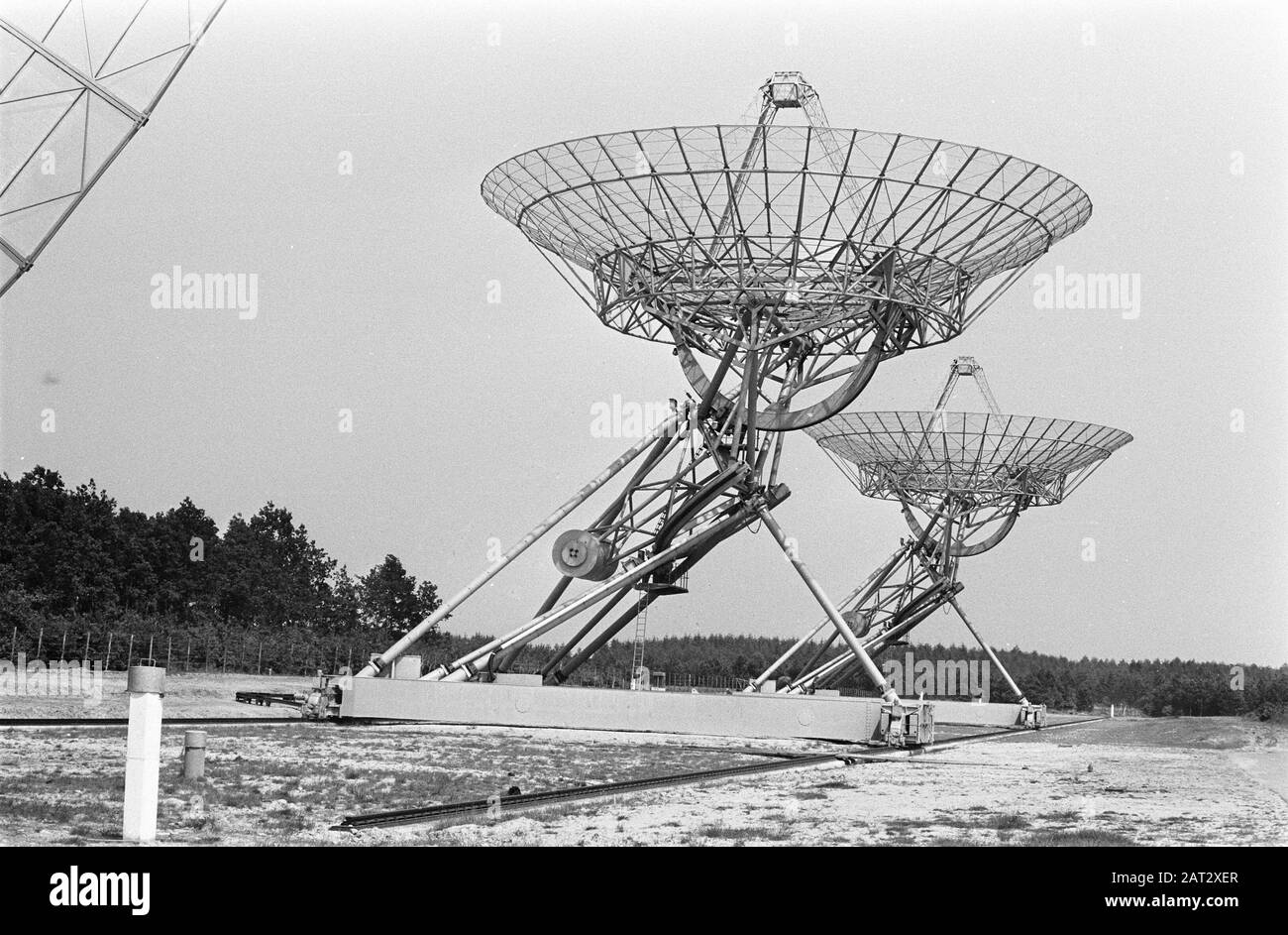 Its the largest movable radio telescope in the world hires stock