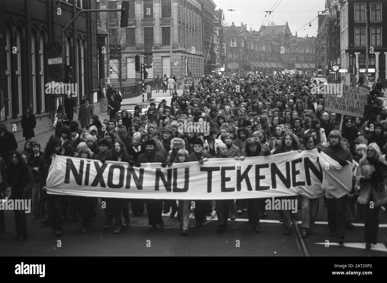 Great demonstration in Amsterdam against the Vietnam war, demonstrators  with banner 'Nixon now drawing' Date: 23 December 1972 Location: Amsterdam,  Noord-Holland Keywords: demonstrations, wars , banners Stock Photo - Alamy