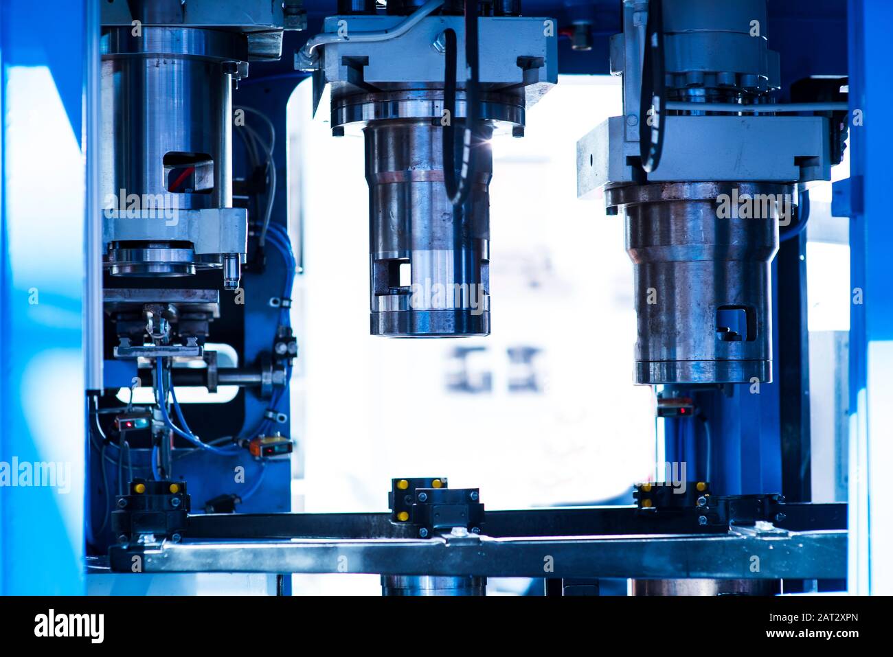 High precision carbide cutting tool grinding by CNC automatic grinding