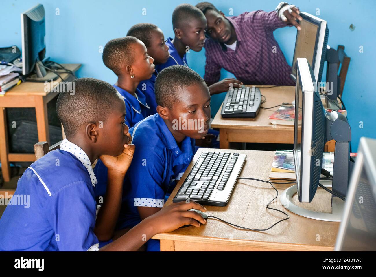 Ghana school girls computer hires stock photography and images Alamy