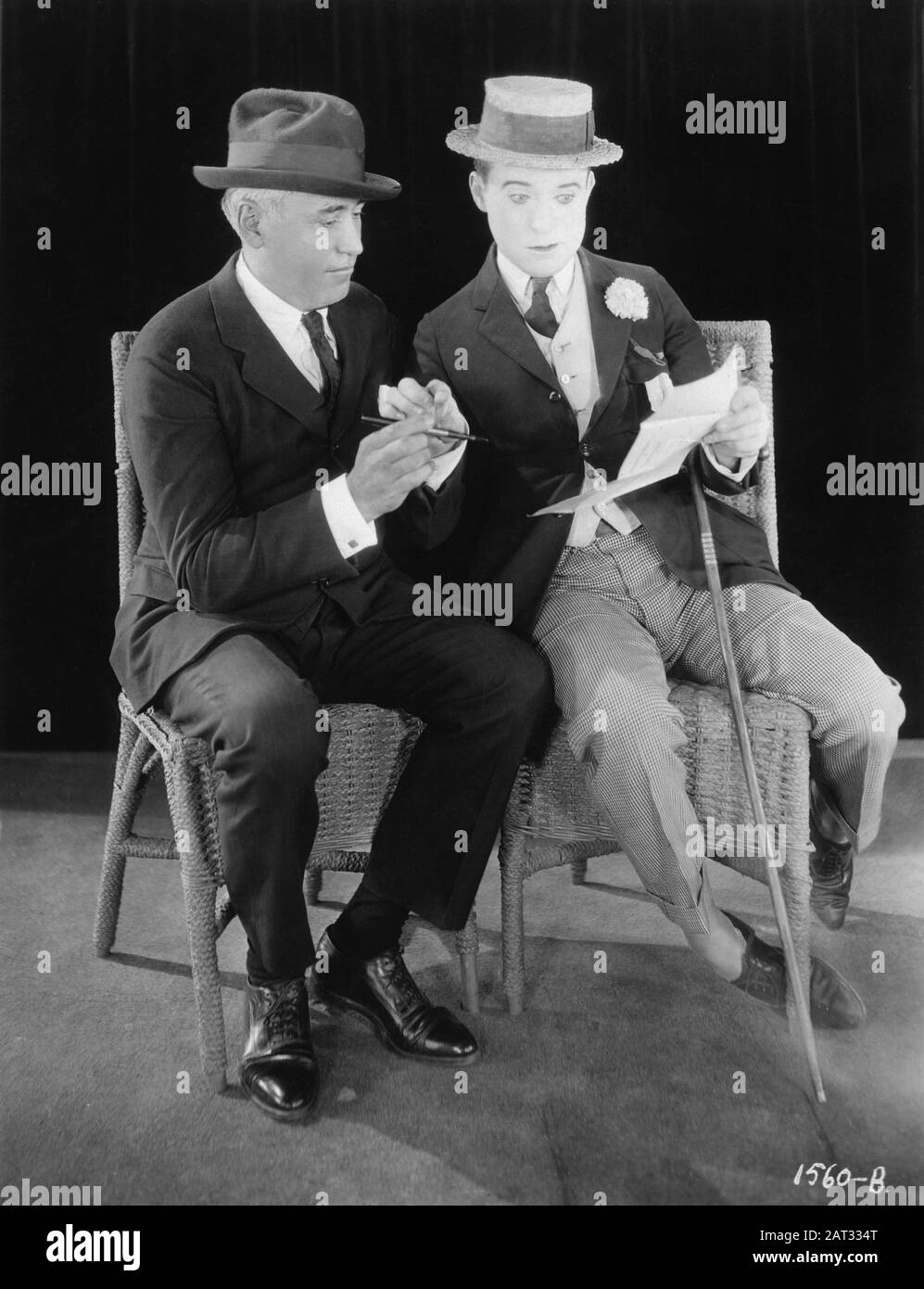Silent Movie Comedian HARRY LANGDON signs contract with MACK SENNETT in 1924 Mack Sennett Comedies / Pathe Exchange Stock Photo