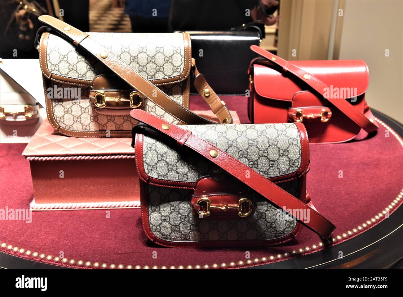 BAGS ON DISPLAY AT GUCCI BOUTIQUE IN CONDOTTI STREET,THE CENTER OF FASHION  SHOPPING IN ROME Stock Photo - Alamy