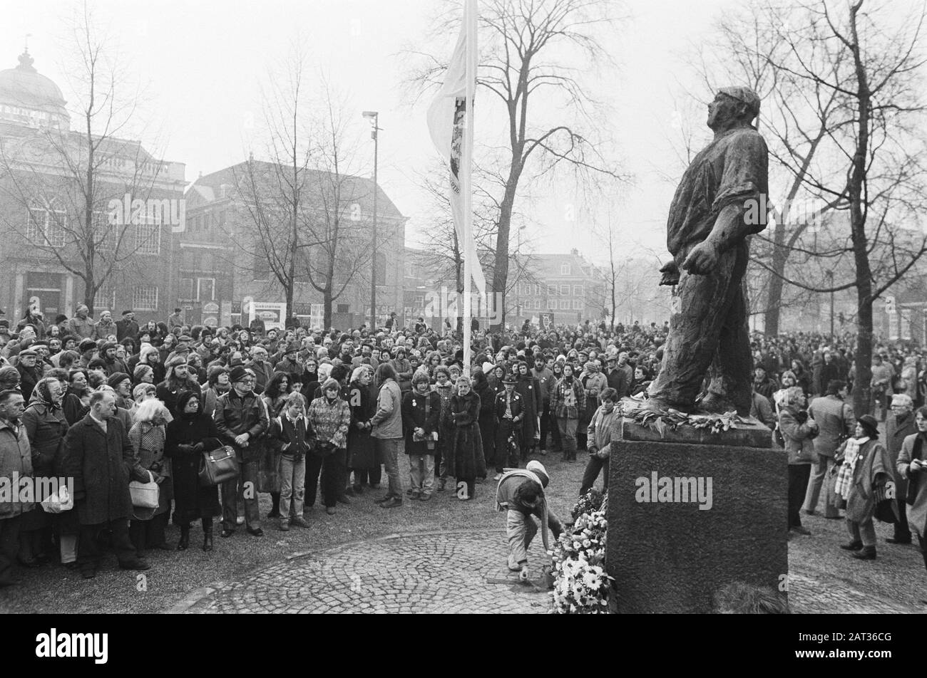 Commemoration February strike at the statue of De Dokwerker in Amsterdam where thousands of people participated Date: February 25, 1981 Location: Amsterdam, Noord-Holland Keywords: Dockers, commemorations, statues Stock Photo