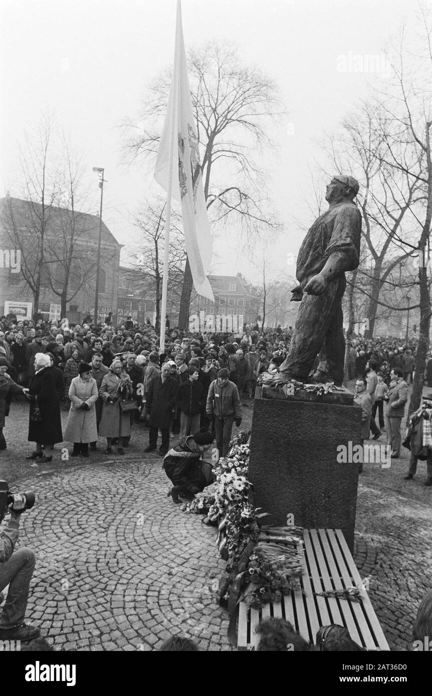 Commemoration February strike at the statue of De Dokwerker in Amsterdam where thousands of people participated Date: February 25, 1981 Location: Amsterdam, Noord-Holland Keywords: Dockers, commemorations, statues Stock Photo