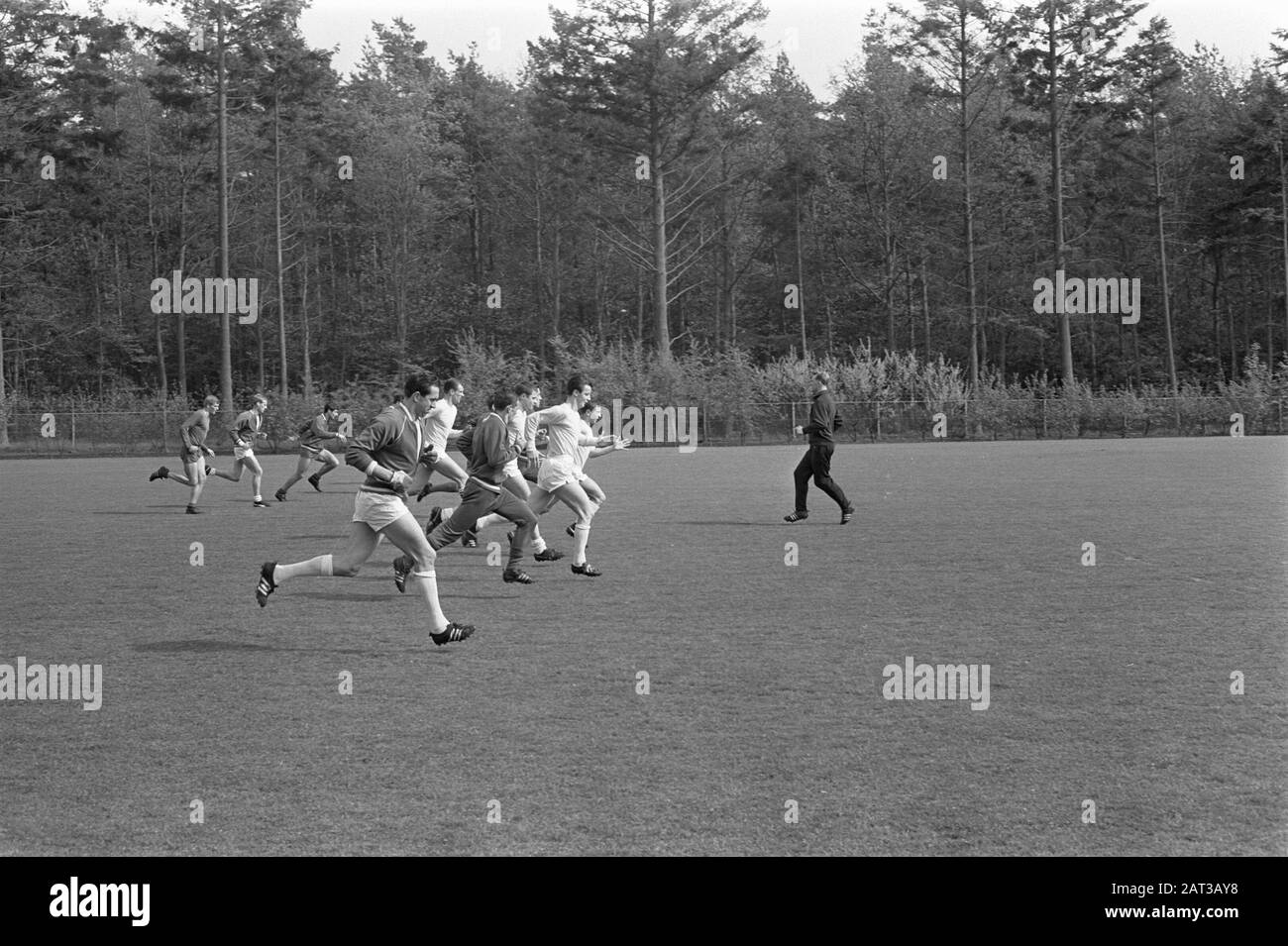 The Dutch national team against Scotland, players during training Date: May 9, 1966 Location: Great Britain, Scotland Keywords: sport, football Stock Photo