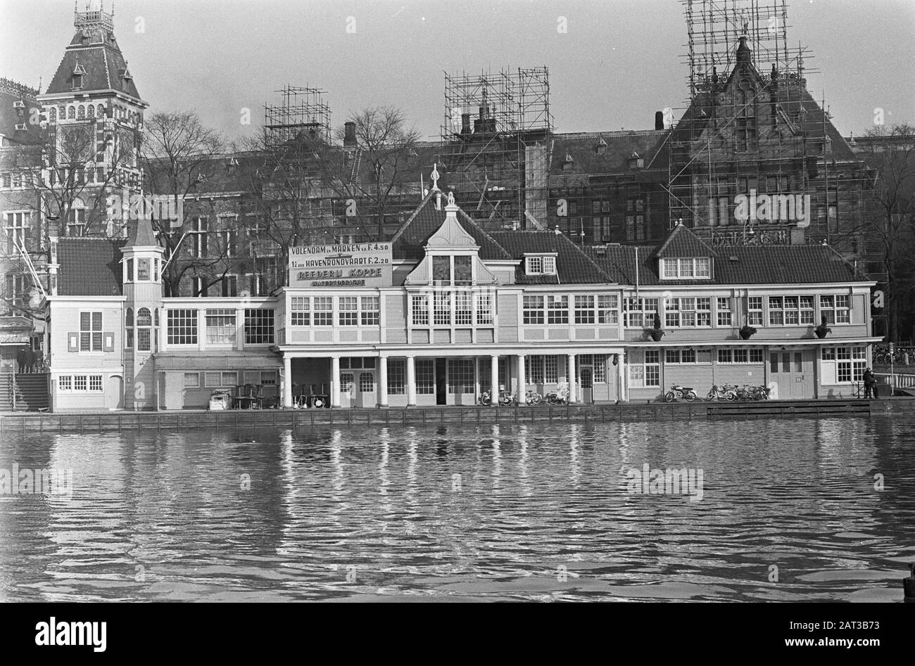 Het NoordHolland coffeehouse, for Central Station repels Turks