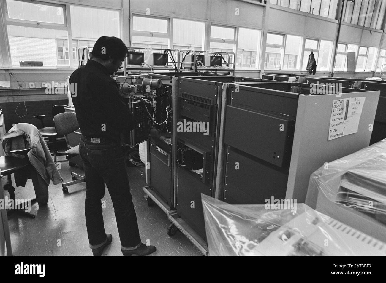 Philips Data Systems in The Hague with support from Unions by personnel occupied in connection with impending closure  The staff of the company manufacturing computer equipment works simply by Date: 27 October 1981 Location: The Hague, Zuid-Holland Keywords: companies, computers, staff members Institution name: Philips Data Stock Photo