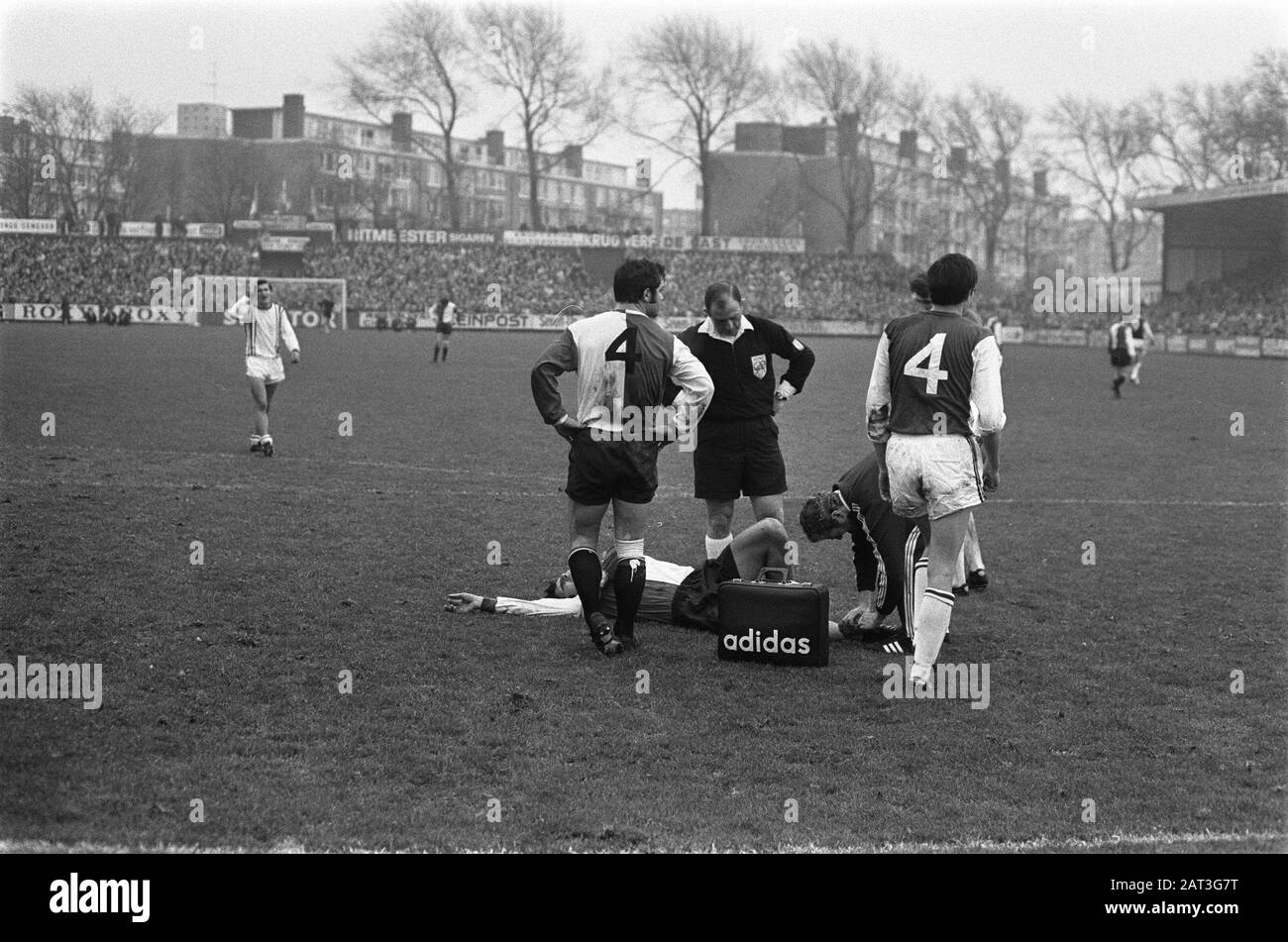 Holland Sport against Feyenoord 0-0. Van Hanegem injured Date: 22 November  1969 Location: The Hague Keywords: sport, football Personal name: Hanegem,  Willem van Institutionname: Feyenoord Stock Photo - Alamy