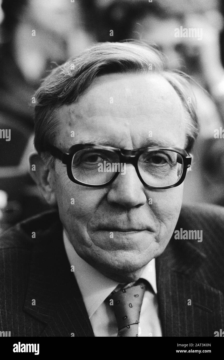 Protest meeting for the preservation of the hospital and the first heart aid on the Wilhelmina Gasthuis-site  Professor of Cardiology Professor Dürer Date: 4 January 1983 Location: Amsterdam, Noord-Holland Keywords: doctors, portraits Personal name: Prof. Durer Stock Photo
