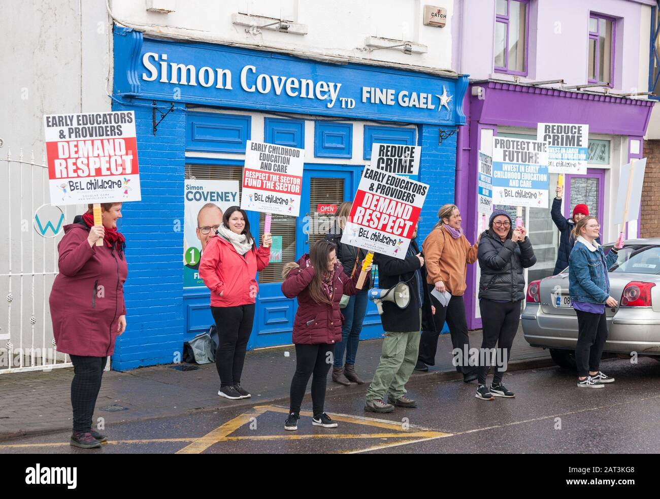 Carrigaline, Cork, Ireland. 30th January, 2020. Protesters repersenting parents and Childcare workers  outside the constituency office of Tánaiste, Mr. Simon Coveney, T.D. in support for increased funding for the childcare providers sector in Carrigaline, Co. Cork, Ireland. -Credit; David Creedon / Alamy Live News Stock Photo