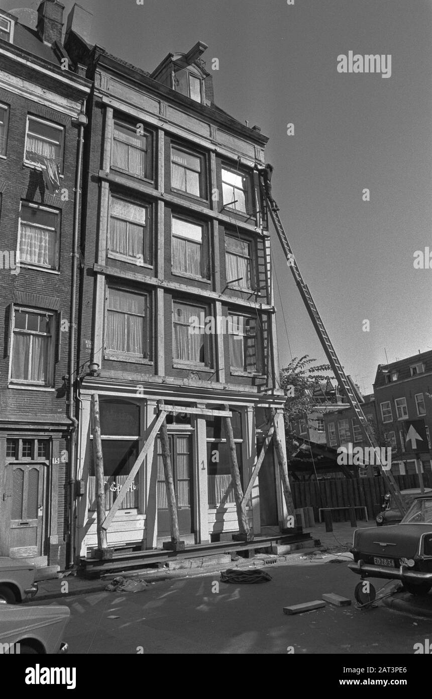 Houses in Jordaan Amsterdam Date: 7 October 1971 Location: Amsterdam,  Noord-Holland Keywords: HOUSES Personal name: JORDAN Stock Photo - Alamy