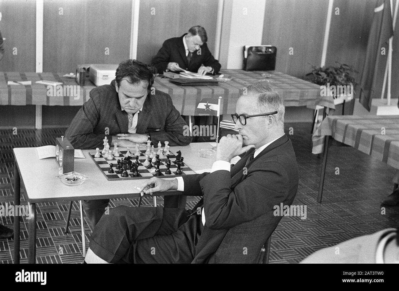 The IBM Chess Tournament at the RAI in Amsterdam  1st round. Ivkov vs Robert E Byrne, 1969 (E66) King's Indian, Fianchetto, Yugoslav Panno, 34 moves, 1/2-1/2 Annotation: marginals negative strip: nr. 13, 14: Stein Date: 15 July 1969 Location: Amsterdam, Noord-Holland Keywords: chess, Tournaments Personal Name: Institution Name: IBM Stock Photo