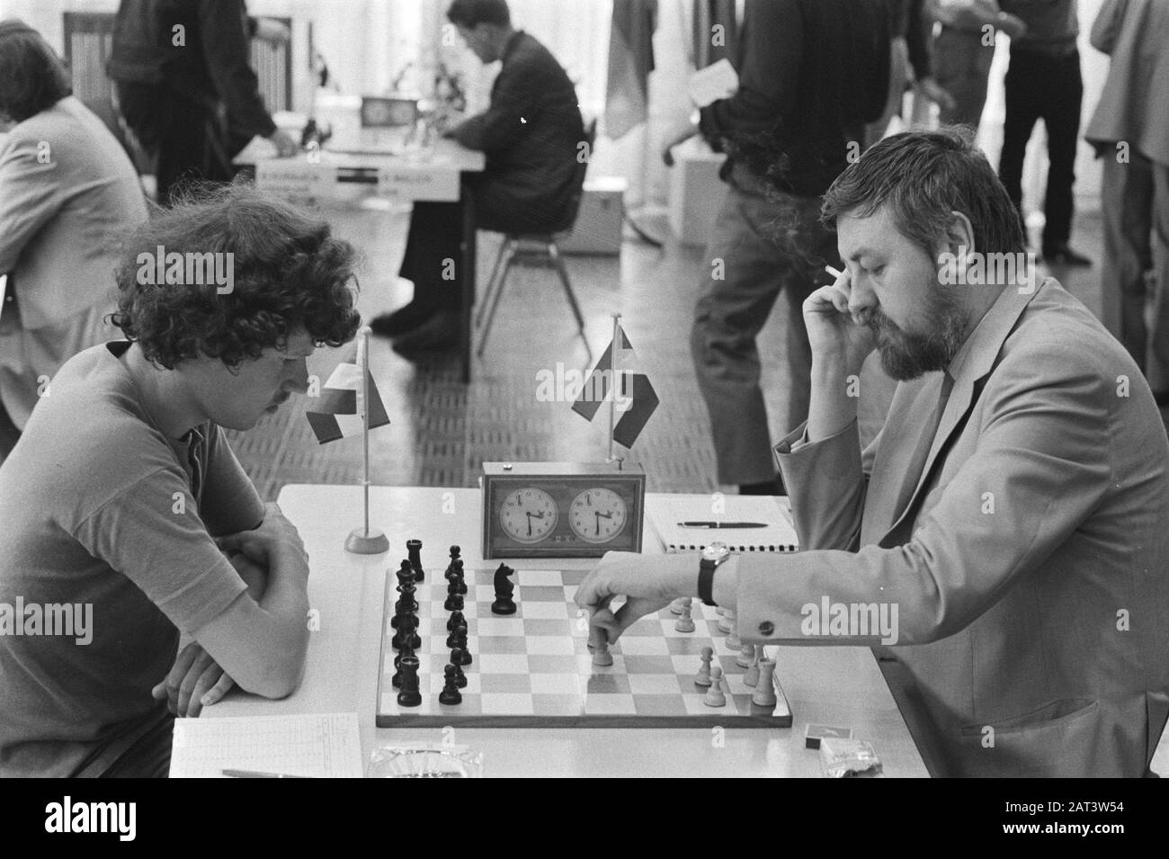 IBM Chess Tournament 1968 Description: Bronstein (l) plays against  Shamkovich (r). Kavalek looks along Date: 31 July 1968 Location: Amsterdam,  Noord-Holland Keywords: group portraits, chess players, chess tournaments, chess  players Personal name