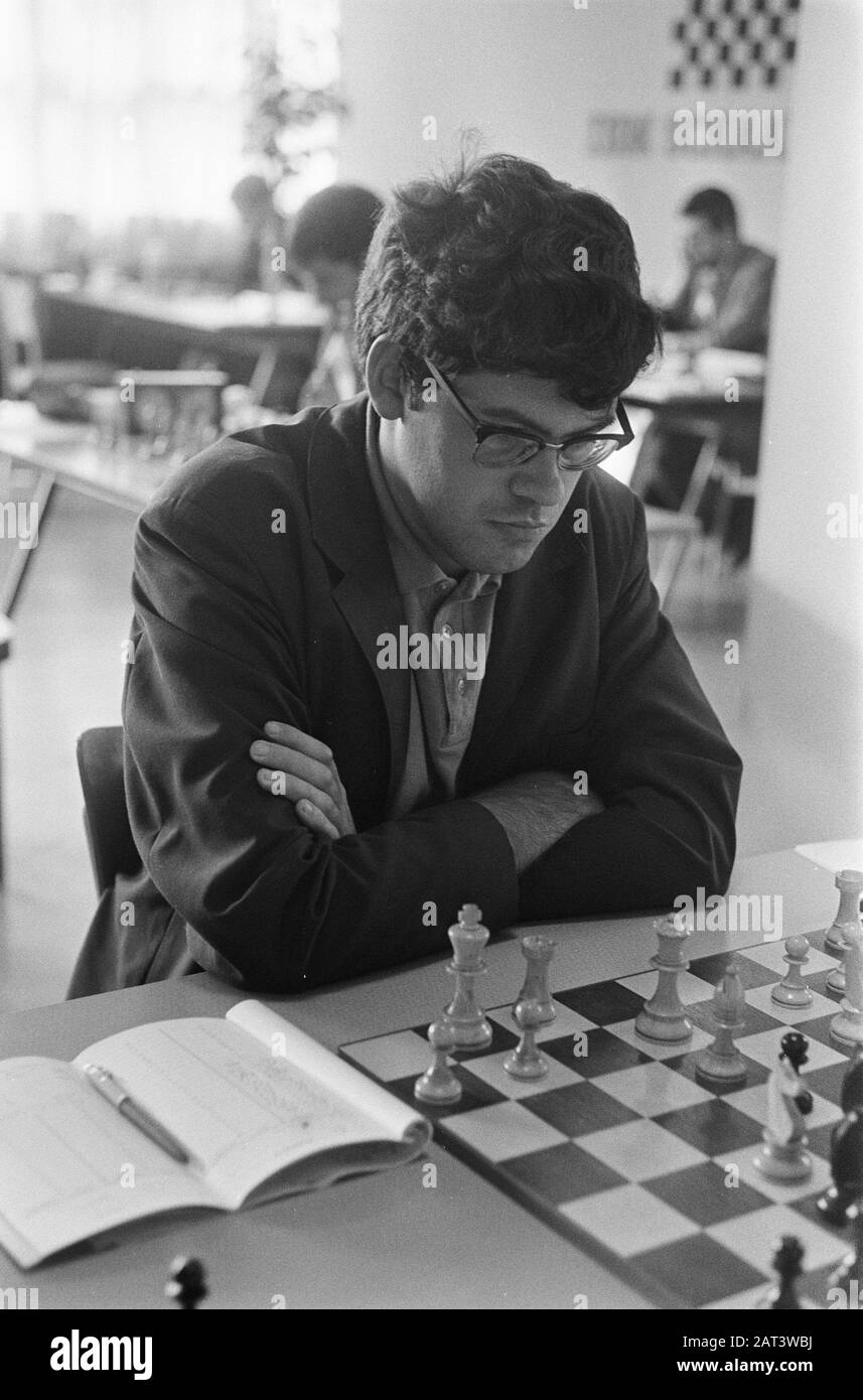 IBM chess tournament in 1969 at the RAI in Amsterdam Lajos Portisch to  board Date: July