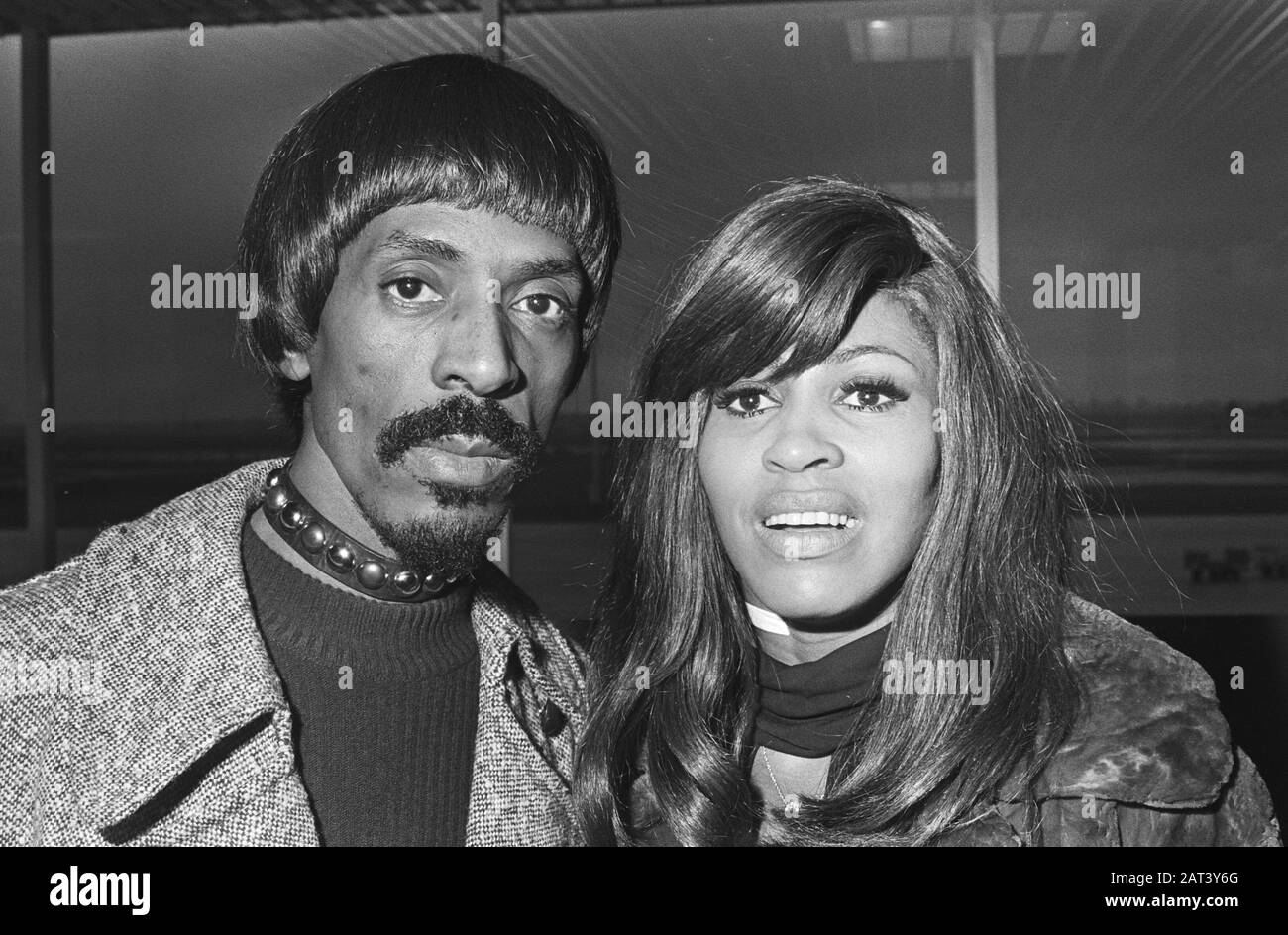 American duo Ike and Tina Turner arrive at Schiphol  Ike & Tina Turner Date: 28 January 1971 Location: Noord-Holland, Schiphol Keywords: pop musicians, portraits Personal name: Turner, Ike, Turner, Tina Institution name: Schiphol Stock Photo