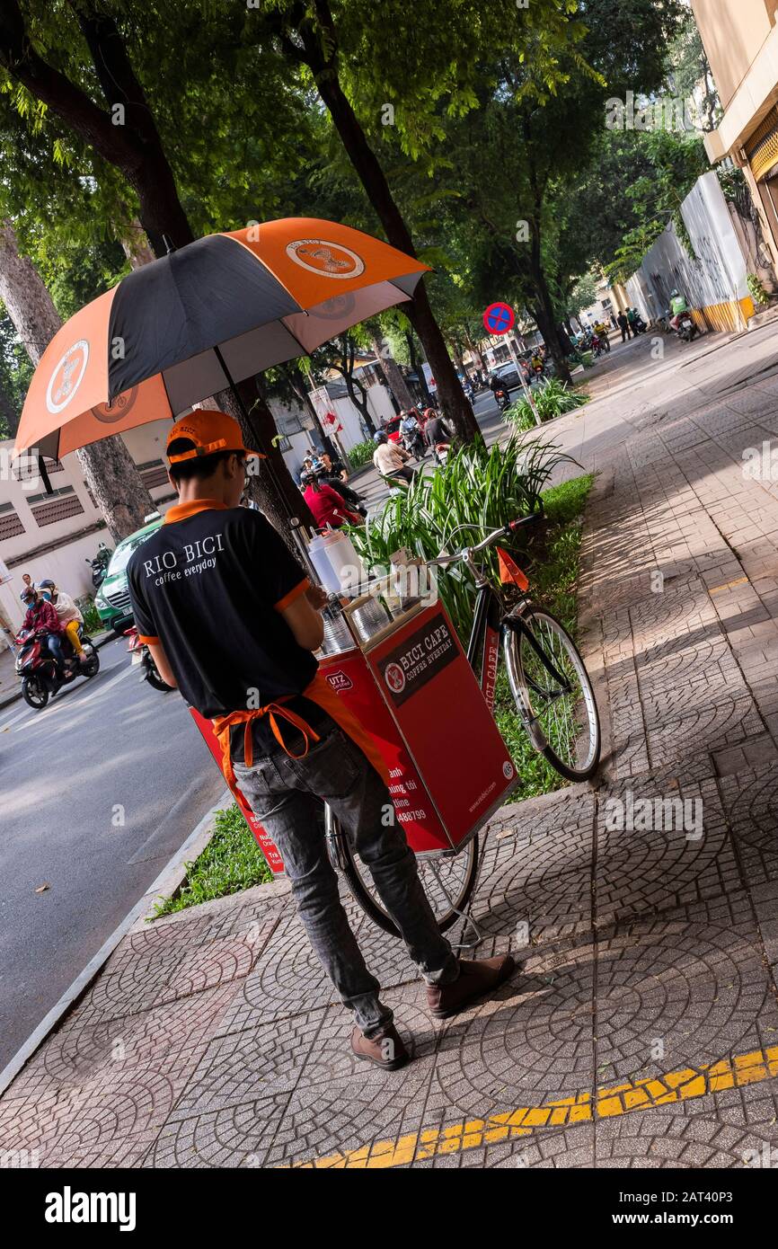 Street vendor with mobile coffee stall, Ho Chi Minh City, Vietnam Stock Photo