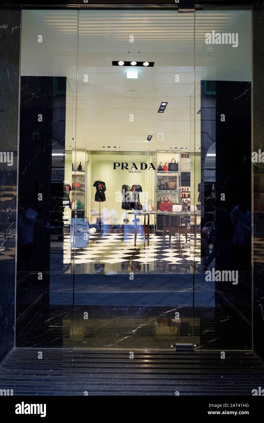 Prada Store, Via della Spiga, Quadrilatero della moda, fashion square or  Via Montenapoleone fashion district, Milan, Lombardy, Italy, Europe Stock  Photo - Alamy