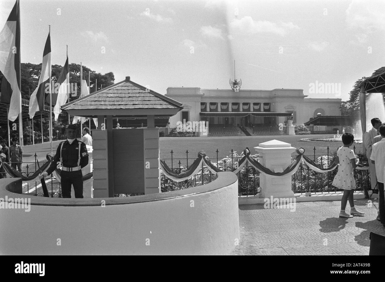 Indonesia Jakarta Presidential Palace Istana Negara Of Suharto With Guard For Gate Date 20 August 1971 Location Indonesia Indonesia Jakarta Keywords Buildings Palaces Gates Personal Name Soeharto Stock Photo Alamy