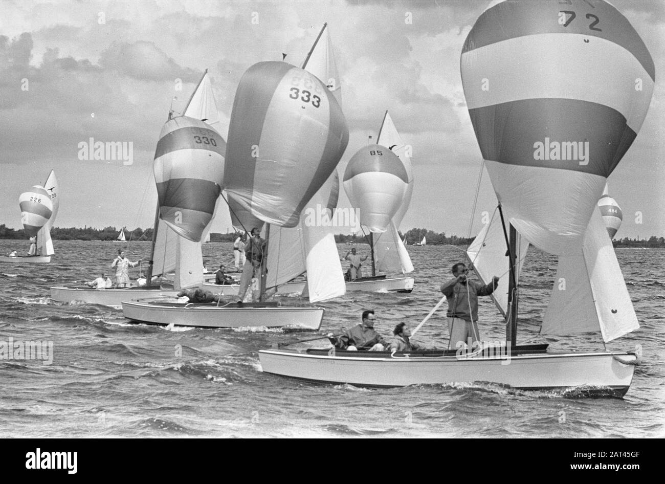Westeinder sailing races, the class Falcons in action Date 4 July 1964