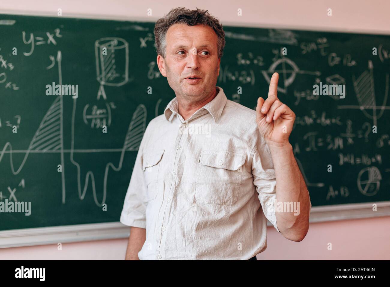 Учитель фото. Великие фразы про учителей. Учитель тот кто сам. Фразы великих педагогов. Высказывания о педагогах.