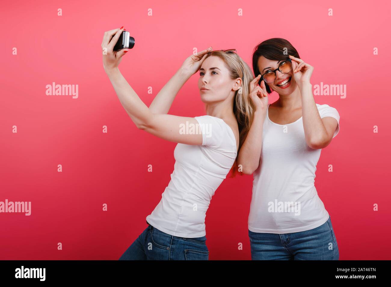 Two women posing selfie hi-res stock photography and images - Alamy