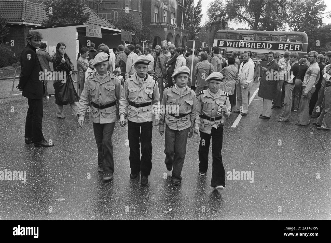 Registration four days of Nijmegen; Norwegian Boy Scout whose two right not yet have the minimum age Date: 18 July 1977 Location: Nijmegen Keywords: VIEMAZES, registrations Stock Photo