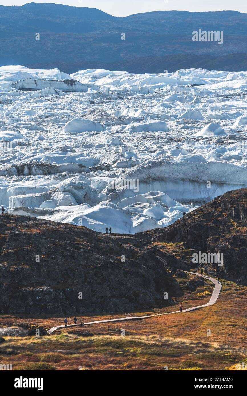 view-towards-icefjord-in-ilulissat-easy-hiking-route-to-the-famous