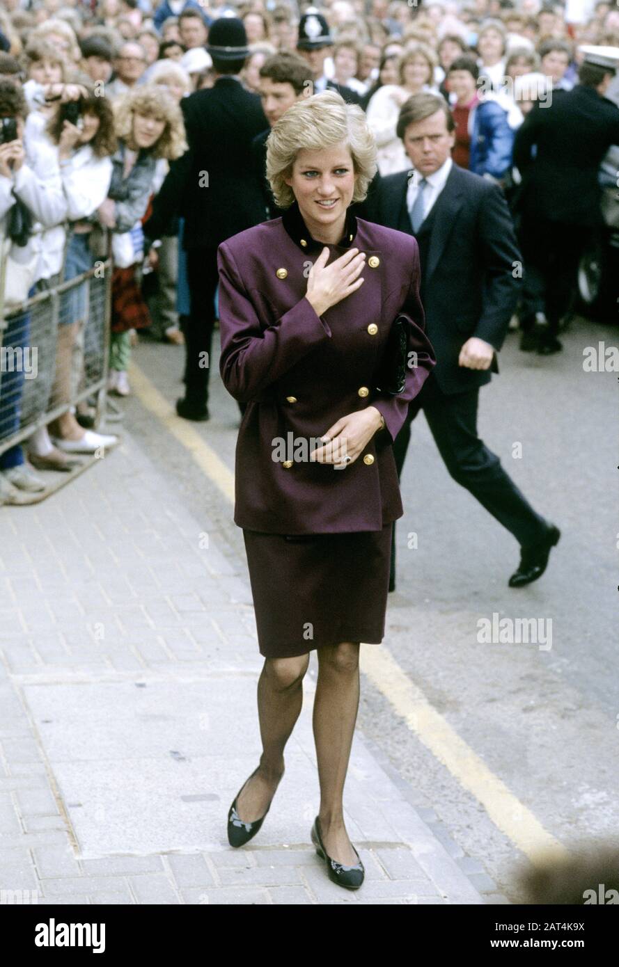 Princess of wales diana 1988 hi-res stock photography and images - Alamy