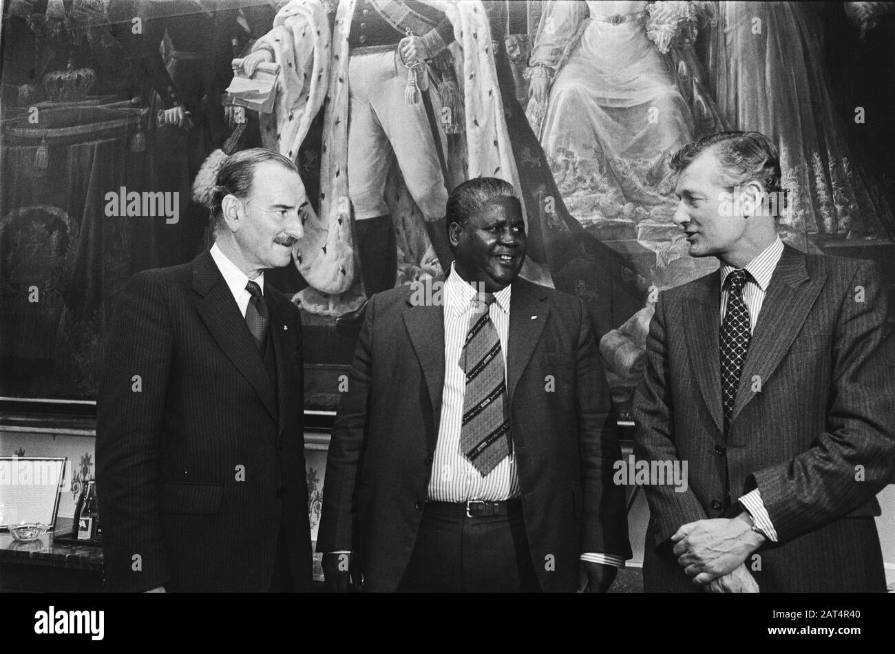 Joshua Nkomo, leader of the Rhodesian Patriotic Front, visiting Minister Van de Klaauw; v.l.n.r. Van de Klaauw, Nkomo and De Koning Date: 19 April 1978 Keywords: visits, ministers Personal name: Joshua Nkomo Institution name: Rhodesisch Patriotic Front Stock Photo