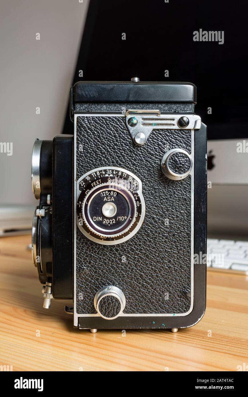 Rolleicord Twin Lens Reflex camera Stock Photo Alamy