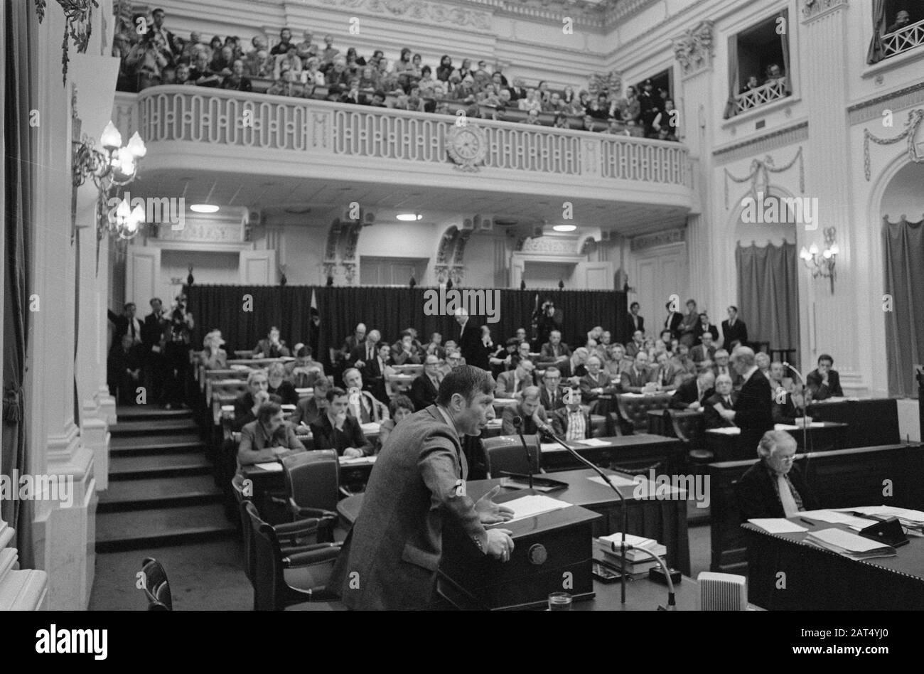 Chamber debate concerning the disappearance of war criminal Menten; entire House Date: November 18, 1976 Keywords: Debates, war criminals Stock Photo