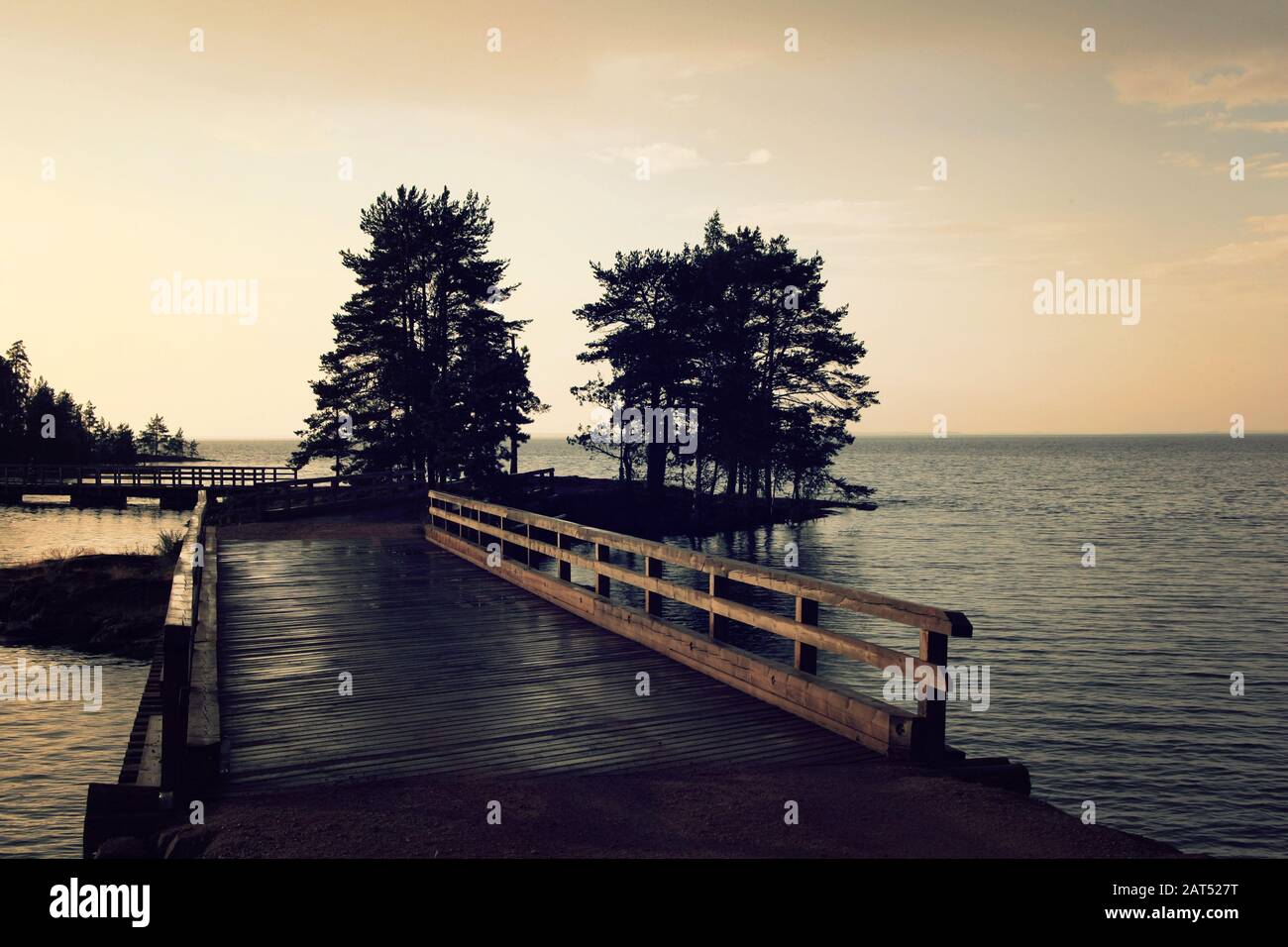 Timber pedestrian bridge hi-res stock photography and images - Alamy