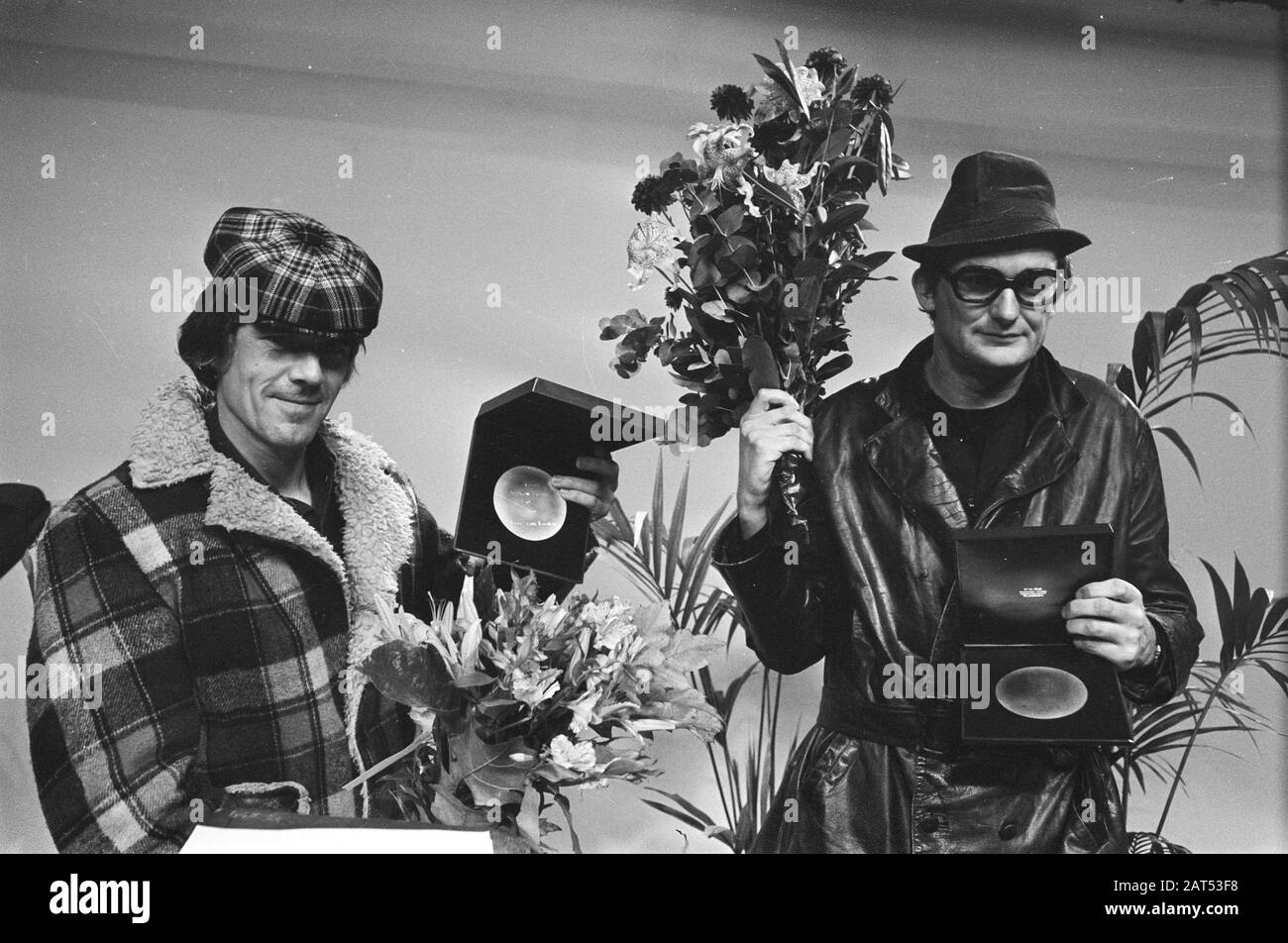 Kees van Kooten (l) en Wim de Bie with Nipkovdisk Date 4 October 1977 Personal name Bie, Wim Kees van Kooten (l) en Wim de Bie with Nipkovdisk Date 4 October 1977 Personal name Bie, Wim